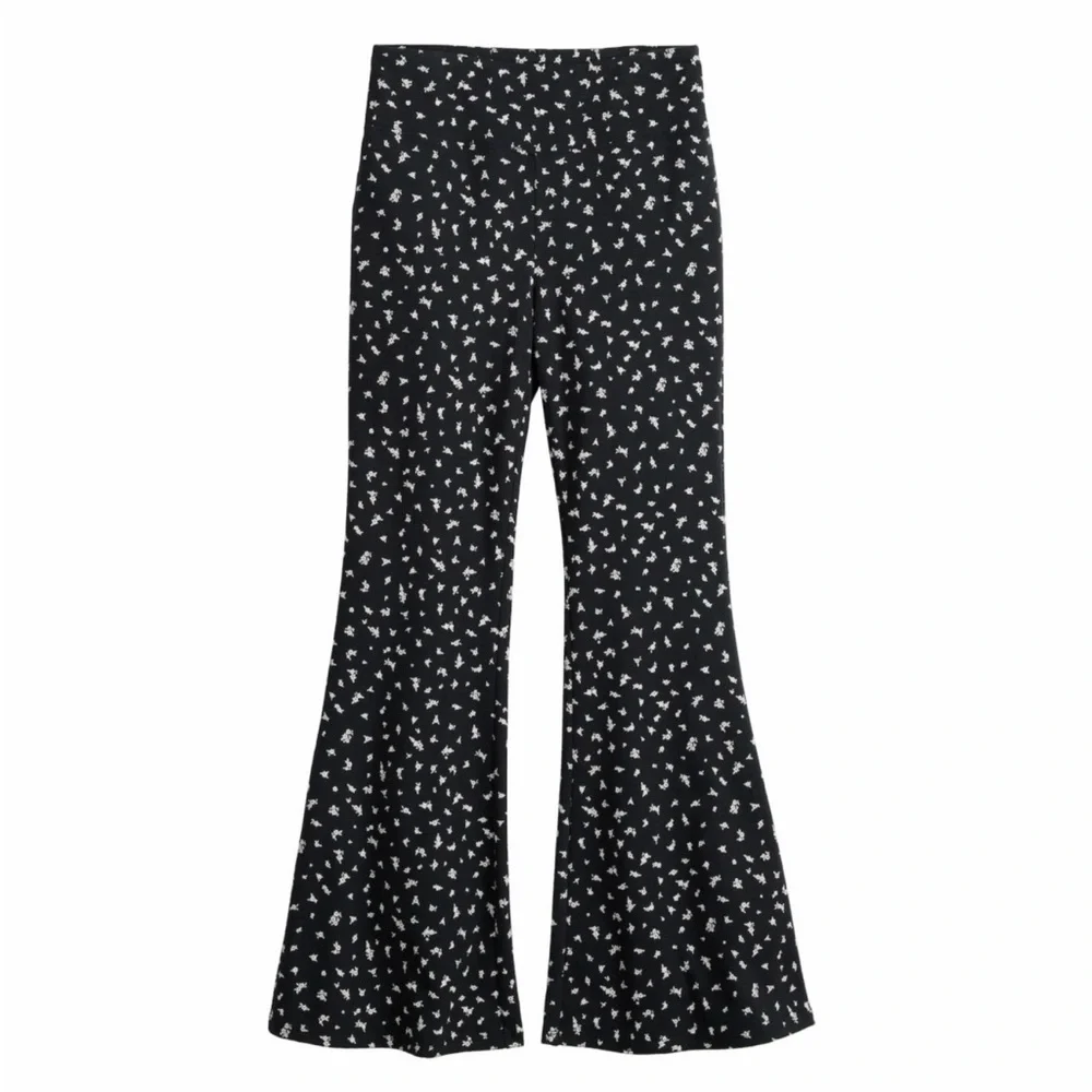 🐣NWOT SO Black and White Floral Flare leggings